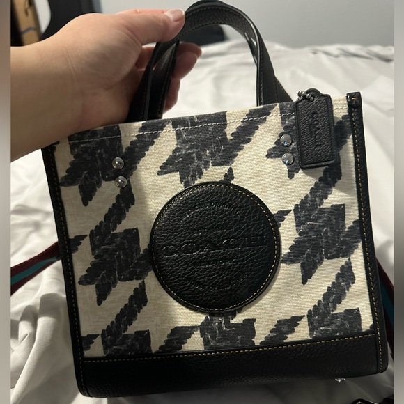 Coach Dempsey Tote 22 With Houndstooth Print And Patch - Picture 2 of 5